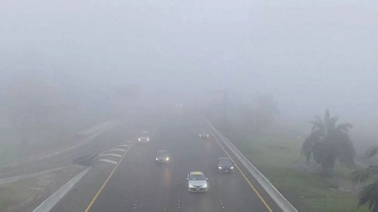 طقس الإمارات غداً.. فرصة لتشكل الضباب في مناطق متفرقة وتوقعات بدرجات الحرارة ستمثل ملامح اليوم.